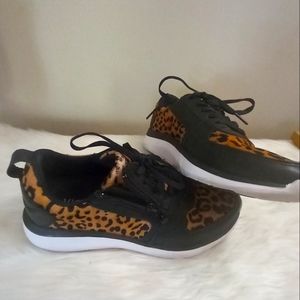 Vionic leapord print sneakers